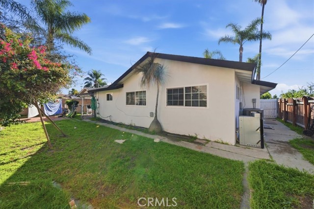 Detail Gallery Image 13 of 18 For 2057 W Coronet, Anaheim,  CA 92801 - 3 Beds | 2 Baths