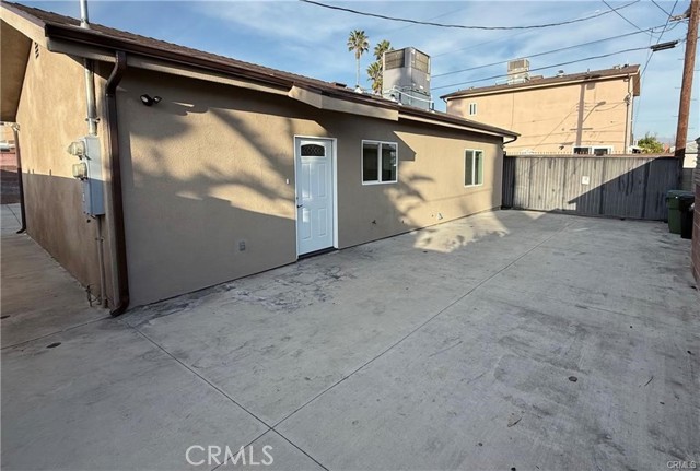 8220 Whitsett Avenue photo 14