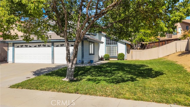 Detail Gallery Image 3 of 44 For 10700 Breezy Meadow Dr, Moreno Valley,  CA 92557 - 4 Beds | 3 Baths