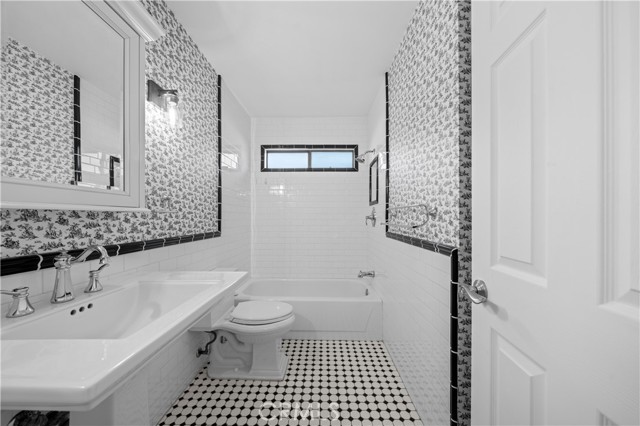 6708 Plaquemines Drive, Bakersfield CA: https://media.crmls.org/medias/c85a1852-bc12-4f2f-93da-75f0964c142a.jpg