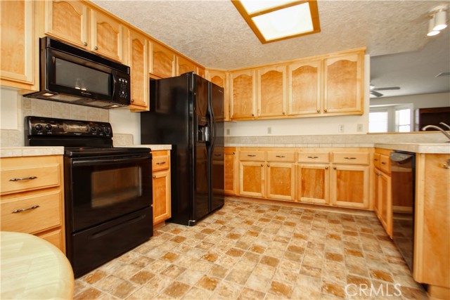 5601 Grand Avenue, Yucca Valley CA: https://media.crmls.org/medias/c85ad1d4-d0f7-4693-893b-c5bce9ebec25.jpg