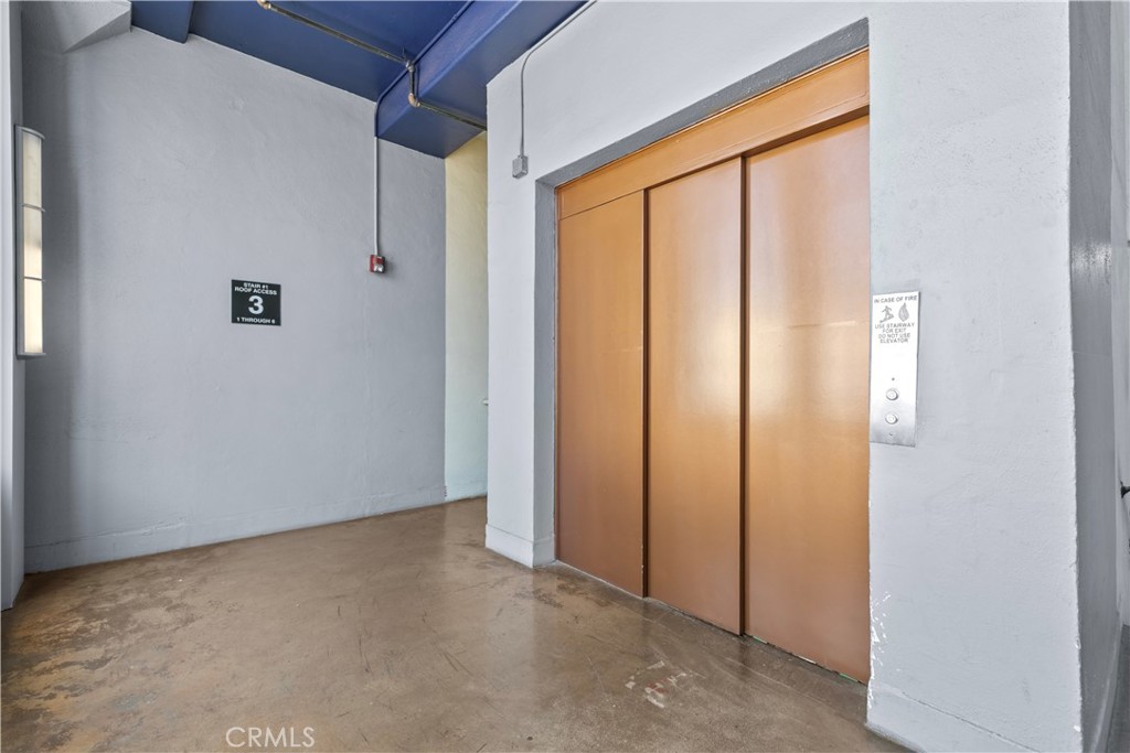 https://media.crmls.org/medias/c85b0f66-9eb8-4a37-b914-1b789de12005.jpg?preset=X-Large