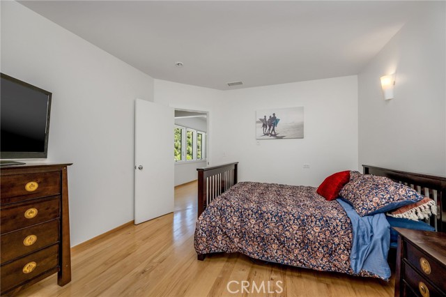 426 Nyes Place, Laguna Beach CA: https://media.crmls.org/medias/c85b33c1-27a7-4a16-a7ee-c30f058600fc.jpg