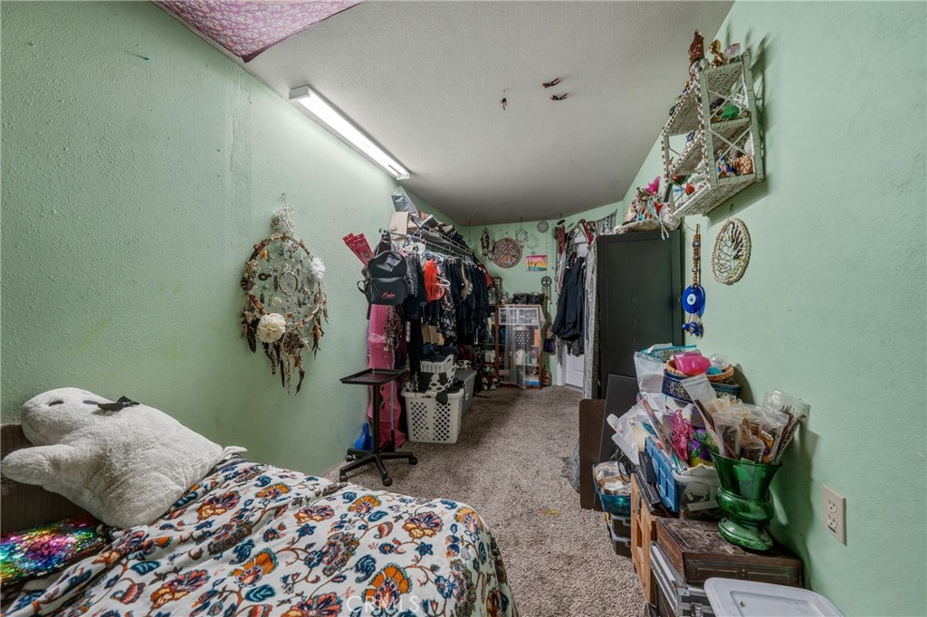 https://media.crmls.org/medias/c85b8c98-bec6-43d5-91b4-ac6622ec50ee.jpg?preset=X-Large