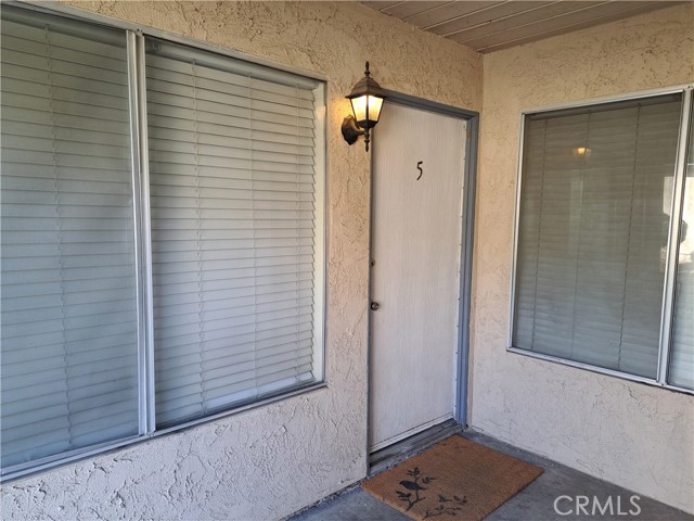 Detail Gallery Image 2 of 18 For 2891 Canyon Crest Dr #5, Riverside,  CA 92507 - 1 Beds | 1 Baths