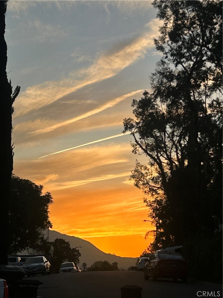 https://media.crmls.org/medias/c85d4f3d-fbe3-4db1-9dbc-89d41800b19b.jpg?preset=X-Large