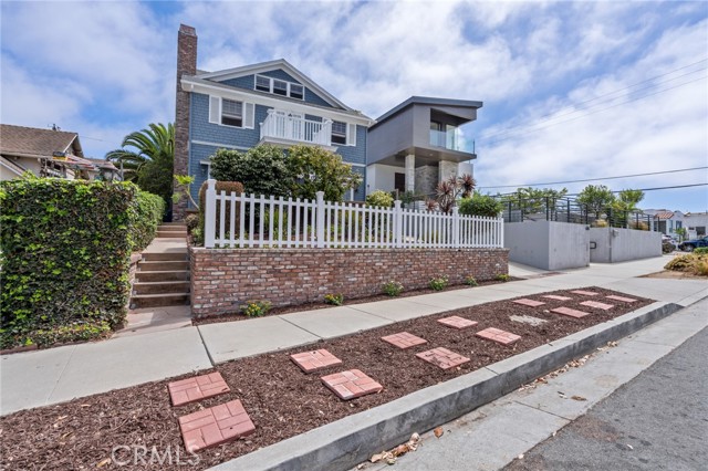 626 Elvira Avenue, Redondo Beach CA: https://media.crmls.org/medias/c85e4d40-853e-4ba7-a29f-b63ec14f0a1d.jpg
