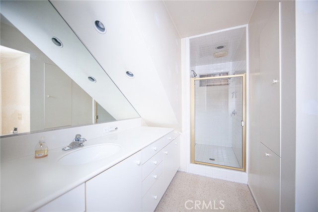 221 33rd Street, Manhattan Beach, California 90266, 3 Bedrooms Bedrooms, ,2 BathroomsBathrooms,Residential,Sold,33rd,NP21258869