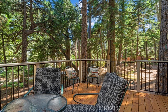 27917 Squirrel Lane, Lake Arrowhead CA: https://media.crmls.org/medias/c85f1b23-8717-4af3-bf27-cd6c49d35222.jpg