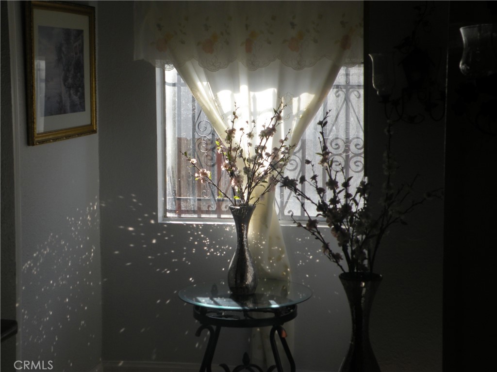https://media.crmls.org/medias/c85fda18-d8aa-451f-ba13-54bee11d57f1.jpg?preset=X-Large