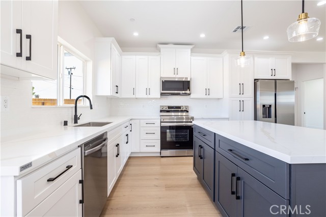 Detail Gallery Image 4 of 22 For 8413 Viburnum Ave, California City,  CA 93505 - 3 Beds | 2 Baths