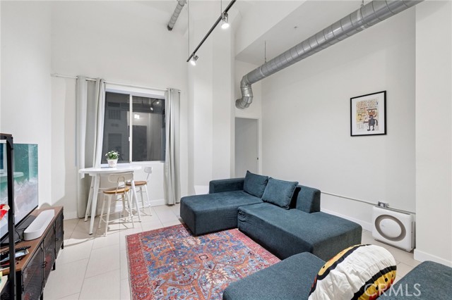 939 S BROADWAY, Los Angeles CA: https://media.crmls.org/medias/c8609822-1aff-4d6f-b150-bc03ec9f6646.jpg