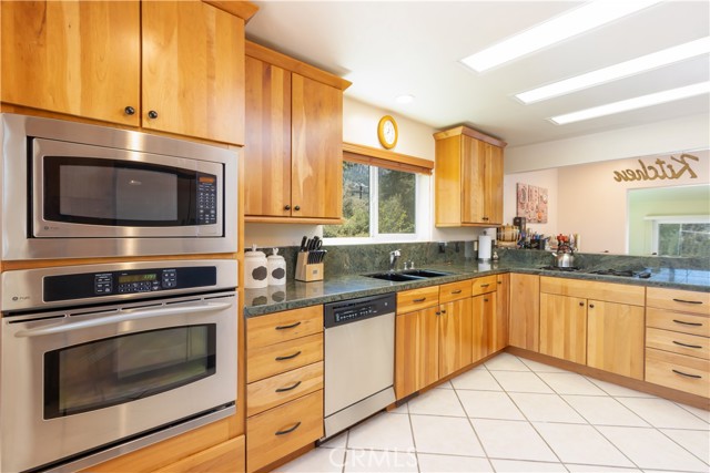 Detail Gallery Image 9 of 16 For 1903 Dusk Pl, –,  CA 93225 - 3 Beds | 4/1 Baths