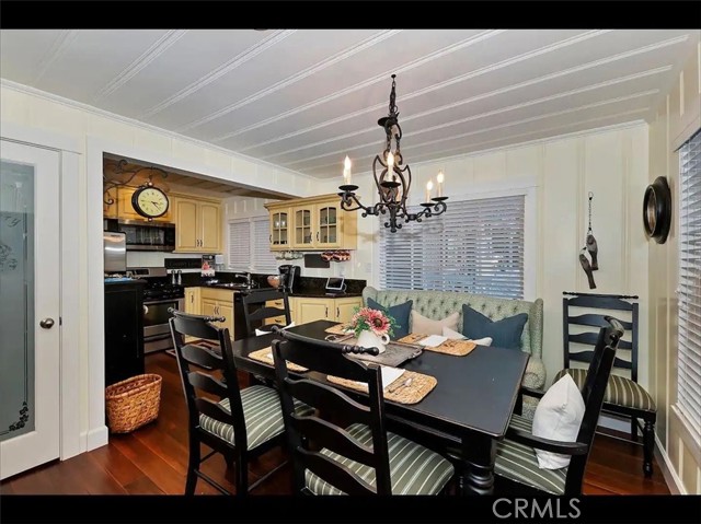 855 Lake Drive, Lake Arrowhead CA: https://media.crmls.org/medias/c8612fb9-7cbf-4561-978b-6fdea12fbc26.jpg
