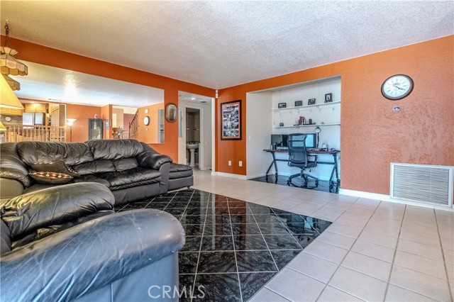 2241 N 1st Avenue, Upland CA: https://media.crmls.org/medias/c861977f-251f-4986-af2b-bbd0555c02ee.jpg
