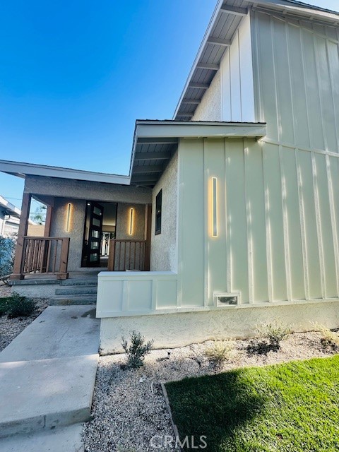 Detail Gallery Image 4 of 56 For 2440 Ostrom, Long Beach,  CA 90815 - 4 Beds | 3 Baths