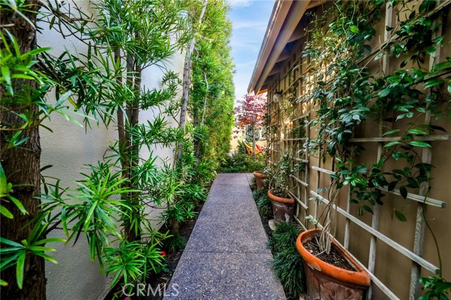 Image 2 of 40 For 377 Galleon Way