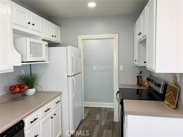 1946 Loma Drive, Hermosa Beach, California 90254, 1 Bedroom Bedrooms, ,1 BathroomBathrooms,Residential,Sold,Loma,PV22165158