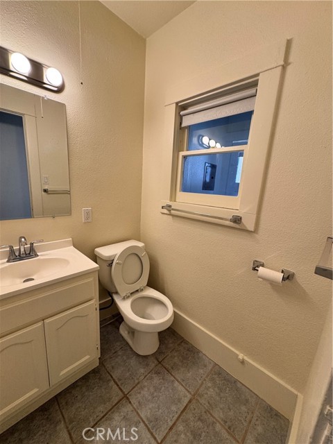 179 E 48th Street, Los Angeles CA: https://media.crmls.org/medias/c862d8ea-78c4-471d-a76f-d497c0f60519.jpg