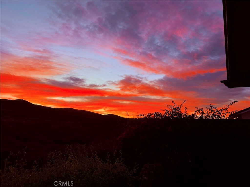 https://media.crmls.org/medias/c863272c-1eac-4e9d-9983-208d45b8cd5b.jpg?preset=X-Large