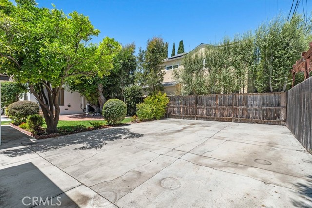 2340 Camden Avenue, Los Angeles CA: https://media.crmls.org/medias/c863c0a1-932e-407b-ad5d-4d4d03b23a6f.jpg