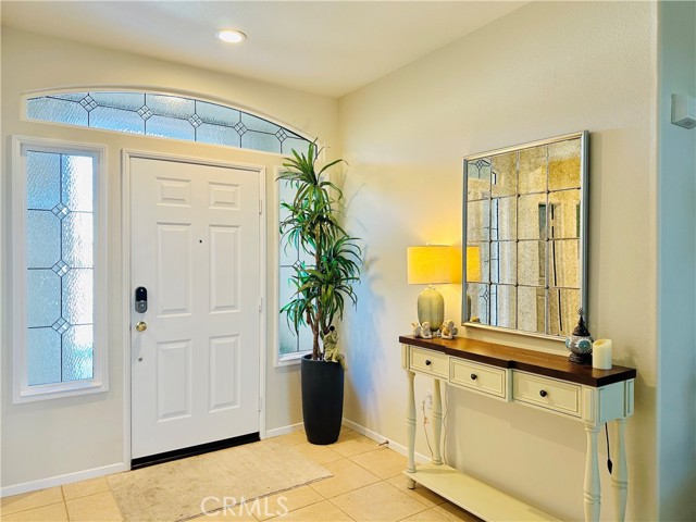 Detail Gallery Image 4 of 23 For 39358 Silver Oak Cir, Murrieta,  CA 92563 - 3 Beds | 2 Baths