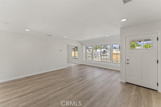 Detail Gallery Image 21 of 32 For 14722 Strathern, Panorama City,  CA 91402 - 5 Beds | 3 Baths