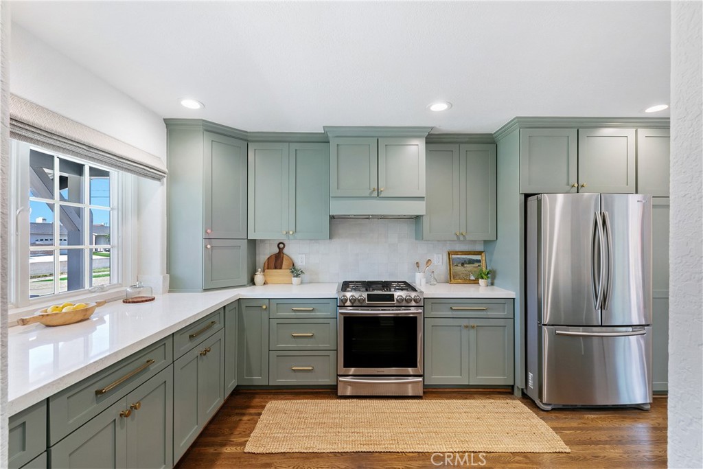https://media.crmls.org/medias/c8659562-c378-42bd-9b34-5071a1f83828.jpg?preset=X-Large