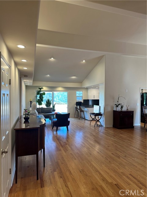 Detail Gallery Image 8 of 25 For 3160 Kirkham Dr, Glendale,  CA 91206 - 4 Beds | 2 Baths