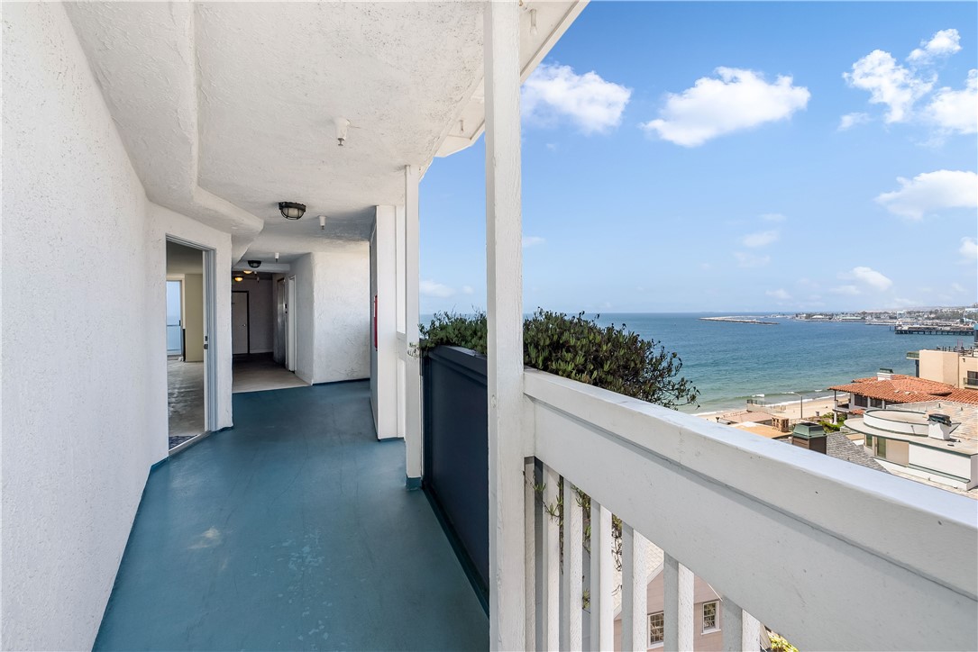 615 Esplanade, Redondo Beach, California 90277, 1 Bedroom Bedrooms, ,1 BathroomBathrooms,Residential,For Sale,Esplanade,SB24149397