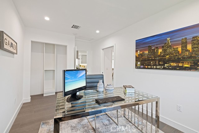11245 Greenlawn Avenue, Culver City, California 90230, 5 Bedrooms Bedrooms, ,3 BathroomsBathrooms,Residential Lease,For Rent,11245 Greenlawn Avenue,CRSR25156538