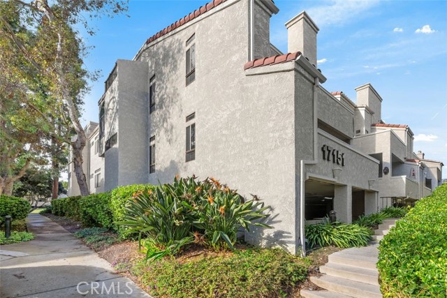 Detail Gallery Image 3 of 55 For 17151 Corbina Ln #203,  Huntington Beach,  CA 92649 - 1 Beds | 1 Baths