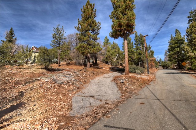 Detail Gallery Image 14 of 24 For 1115 Fawnskin Dr, Fawnskin,  CA 92333 - – Beds | – Baths