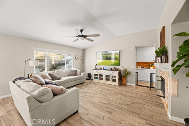 Detail Gallery Image 14 of 49 For 32816 Autumn Wood Cir, Lake Elsinore,  CA 92530 - 3 Beds | 2 Baths