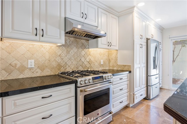 Detail Gallery Image 14 of 49 For 23 Foxglove Way, Irvine,  CA 92612 - 4 Beds | 2/1 Baths