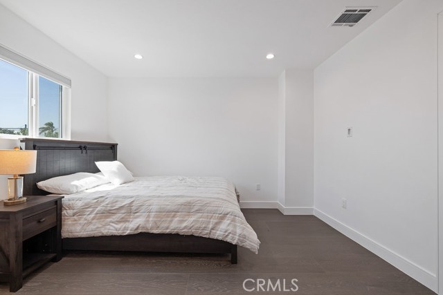 11245 Greenlawn Avenue, Culver City, California 90230, 5 Bedrooms Bedrooms, ,3 BathroomsBathrooms,Residential Lease,For Rent,11245 Greenlawn Avenue,CRSR25156538