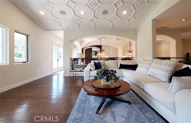 Detail Gallery Image 19 of 45 For 11947 Iredell St, Studio City,  CA 91604 - 7 Beds | 8 Baths