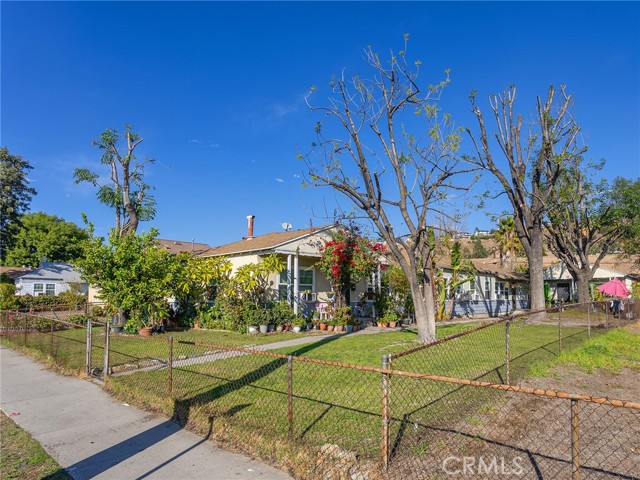 Detail Gallery Image 11 of 23 For 7982 De Garmo Ave, Sun Valley,  CA 91352 - – Beds | – Baths