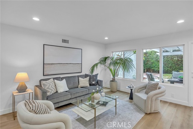 Image 11 of 50 For 20441 Whitetree Circle