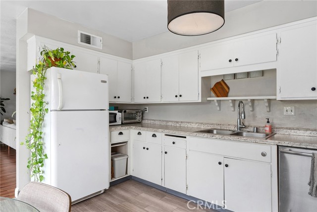 Detail Gallery Image 14 of 32 For 30 Plaza Way #18,  Chico,  CA 95926 - 2 Beds | 2 Baths