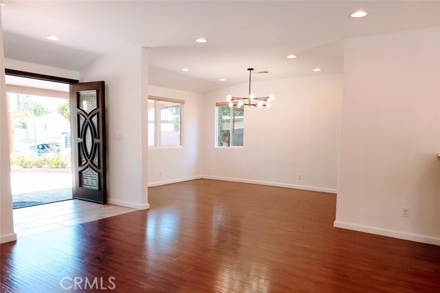 19100 Bessemer Street, Tarzana CA: https://media.crmls.org/medias/c86c55b2-f00c-4518-9634-d3cf36490b73.jpg