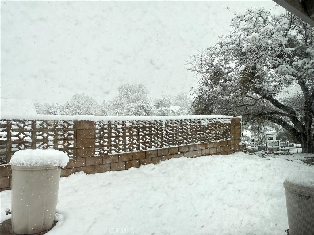 https://media.crmls.org/medias/c86c9a0a-62af-4206-9598-0b7ce41a6efc.jpg?preset=X-Large
