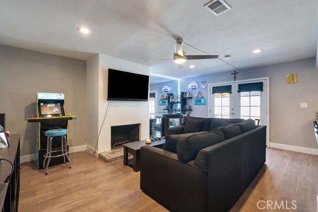 1192 Mitchell Avenue, Tustin CA: https://media.crmls.org/medias/c86c9e22-bd5e-44fa-8928-6a5e71afb448.jpg