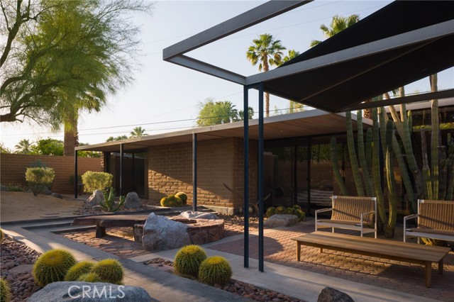 1950 E Desert Palms Drive, Palm Springs CA: https://media.crmls.org/medias/c86e24e5-8ace-4132-85dc-fe62c7e80c61.jpg
