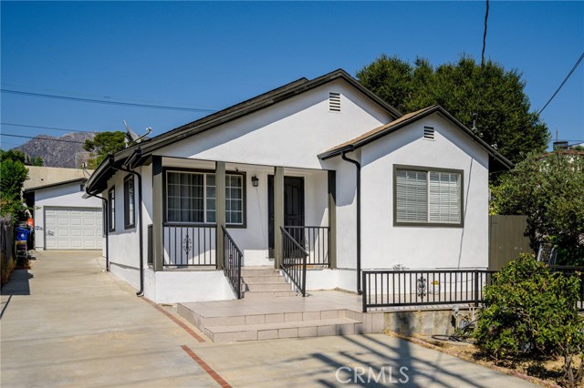 Detail Gallery Image 1 of 34 For 7577 Valaho Dr, Tujunga,  CA 91042 - 3 Beds | 3 Baths