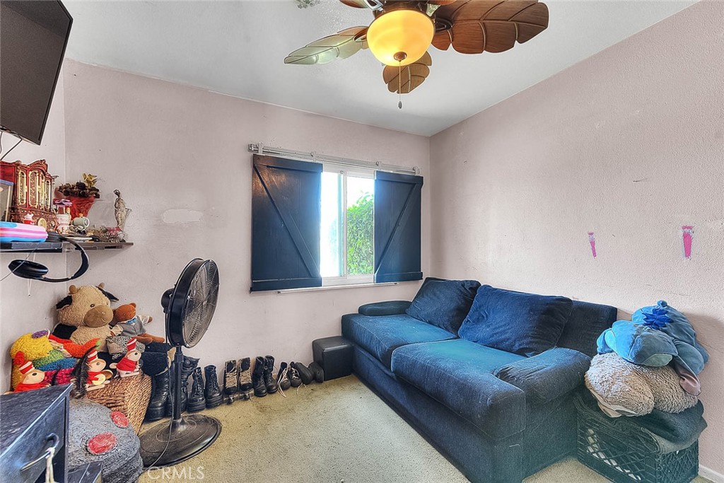 https://media.crmls.org/medias/c86fa469-e329-4862-9479-e4ce3e3ba9d2.jpg?preset=X-Large