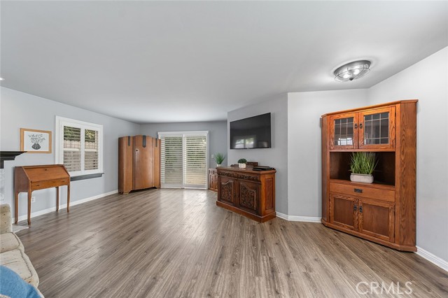 1917 N Britton Drive, Long Beach CA: https://media.crmls.org/medias/c86fd03a-959f-41ab-bd32-b4309020fc4e.jpg