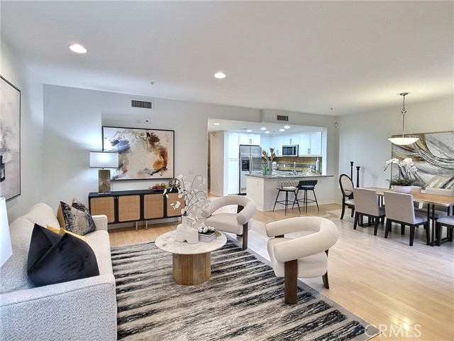 Detail Gallery Image 1 of 34 For 931 E Walnut St #206,  Pasadena,  CA 91106 - 2 Beds | 3 Baths