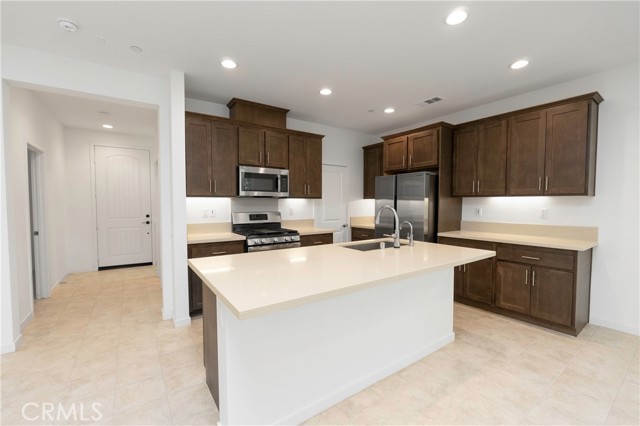 Detail Gallery Image 4 of 24 For 26149 Park Ave #46,  Loma Linda,  CA 92373 - 4 Beds | 3 Baths