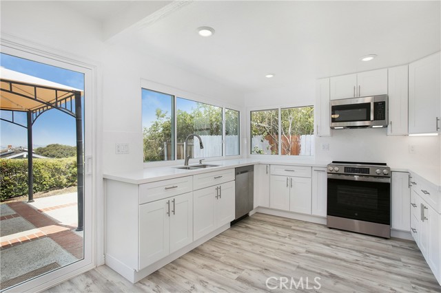 2220 Port Aberdeen Place, Newport Beach CA: https://media.crmls.org/medias/c870cc9c-a9e2-4b59-be0f-de4b344c2d88.jpg